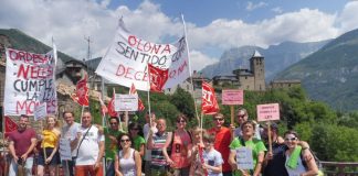 La imagen corresponde a una protesta de julio de 2018 en Torla-Ordesa. Foto: SobrarbeDigital.