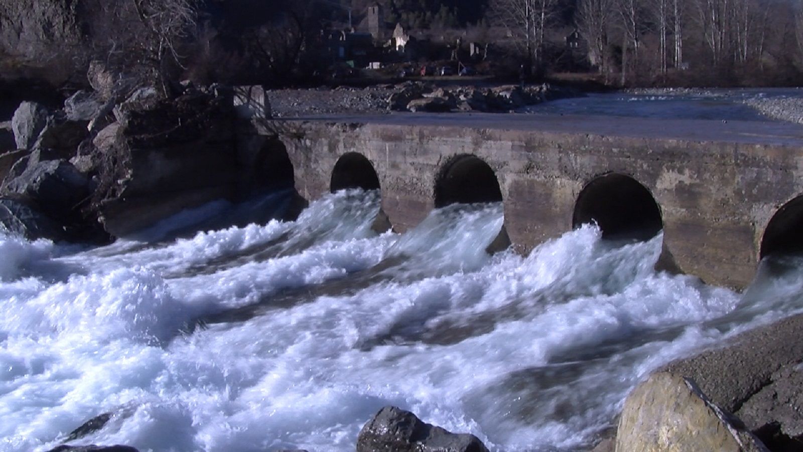 Río Ara a su paso por Jánovas, imagen realiza en Enero de 2018. Foto: SobrarbeDigital