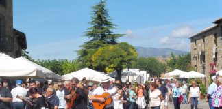 Los rondadores por la villa de Aínsa. Foto: SobrarbeDigital