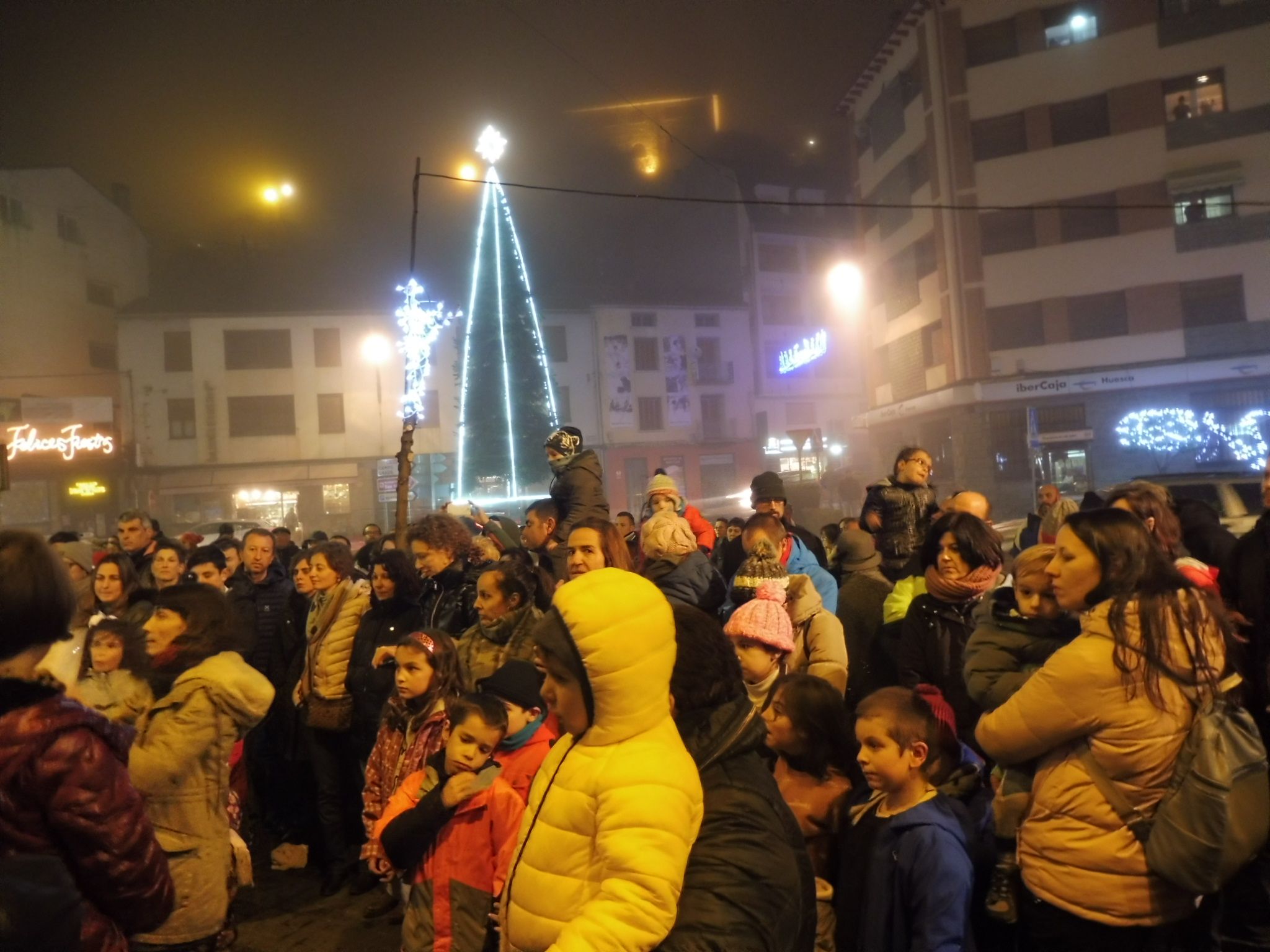 Aínsa enciende las luces de Navidad. Foto: SobrarbeDigital