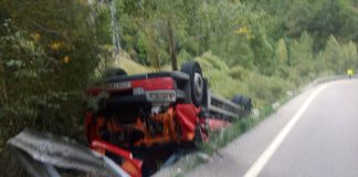 Camión volcado cerca de Parzán