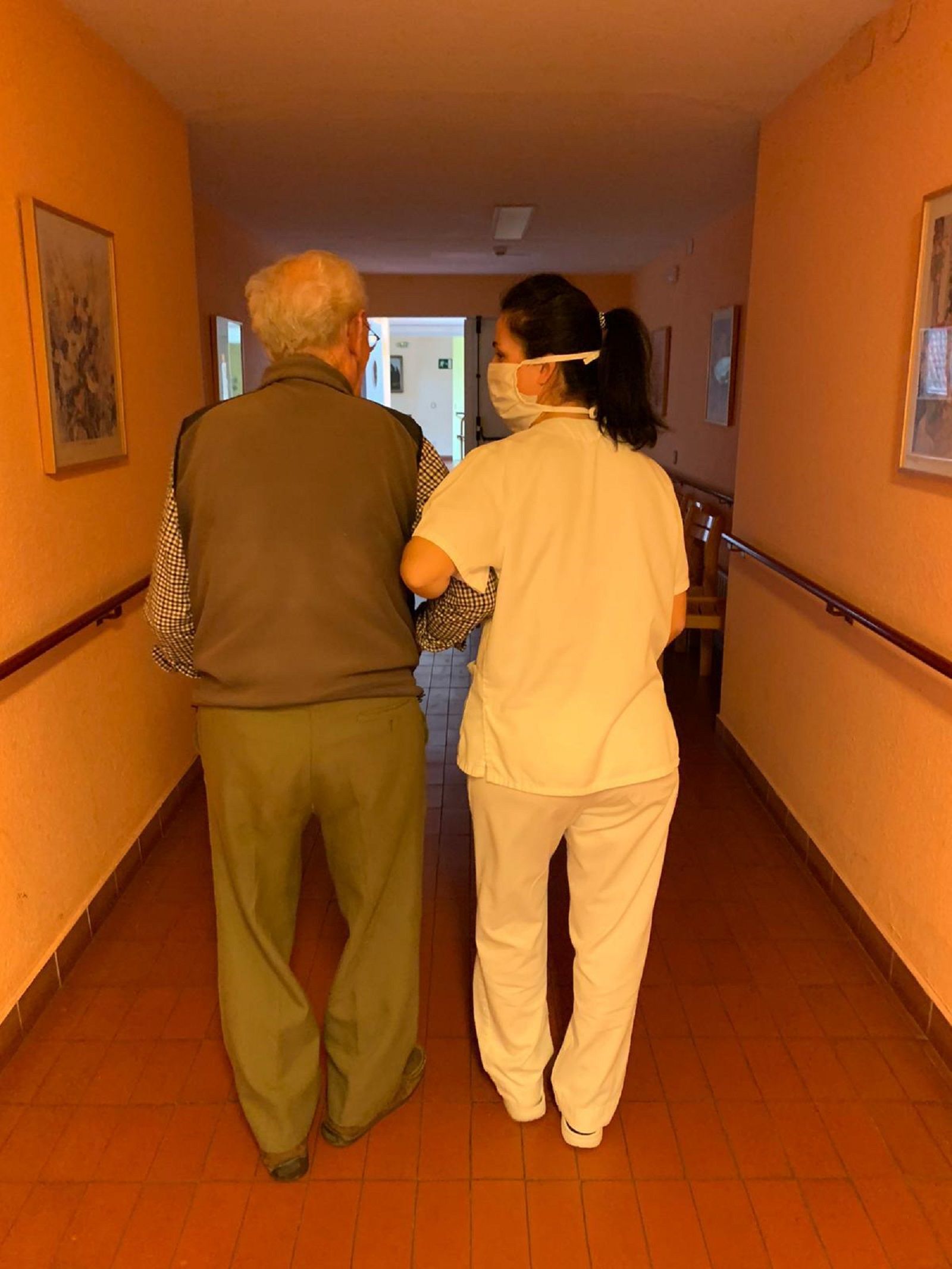 En la Residencia Comarcal las visitas están prohibidas desde el miércoles 11 y se hace seguimiento domiciliario a 135 personas.