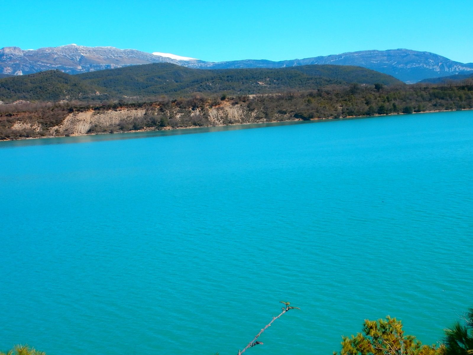 Reserva de agua embalsa en Mediano.