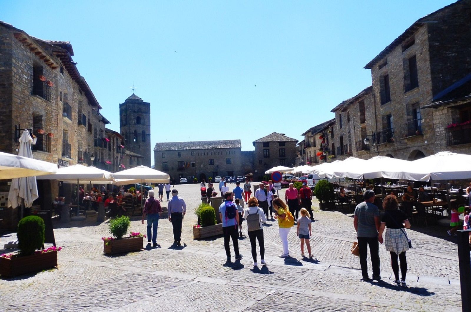Los Pueblos más Bonitos de España se abren de nuevo al turismo, recordando la importancia de visitar los entornos rurales “con responsabilidad”.