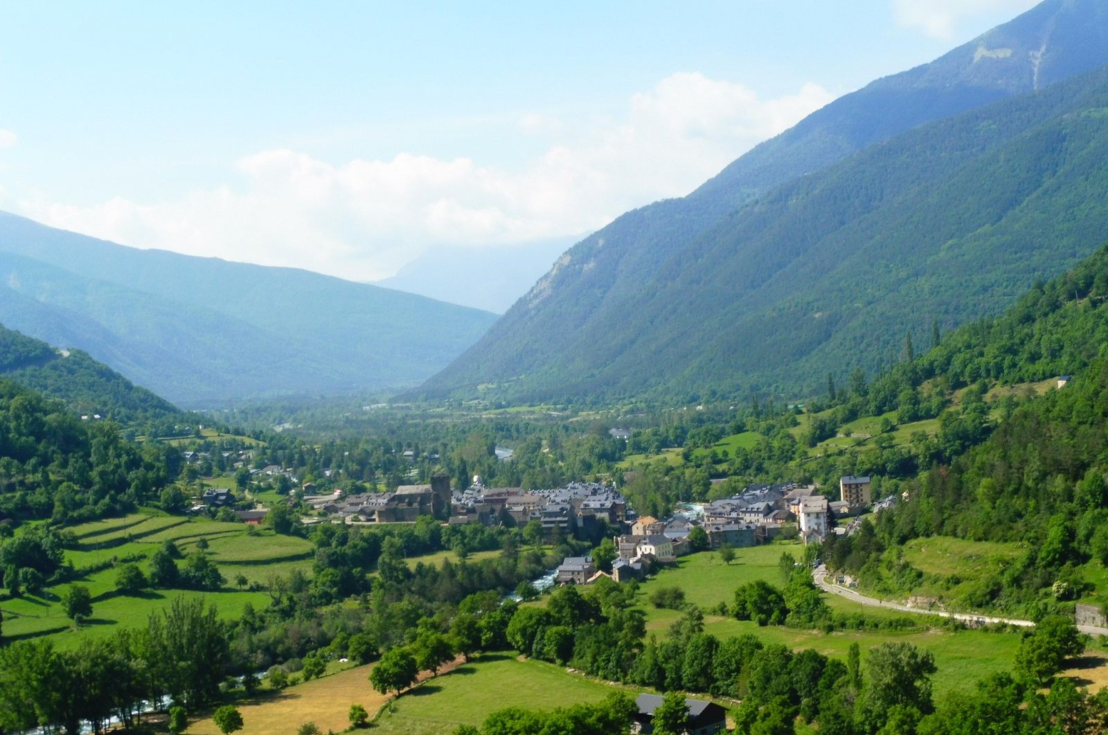La iniciativa solidaria de agradecimiento a estos trabajadores por su labor contra el coronavirus contó con más de 10.000 participantes.