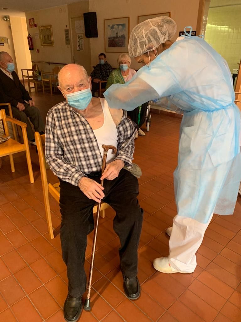 La Residencia de Aínsa recibe la segunda dosis de la vacuna contra el coronavirus.