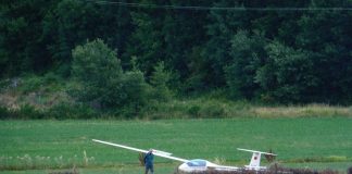 Aterrizaje forzoso en un campo de Aínsa