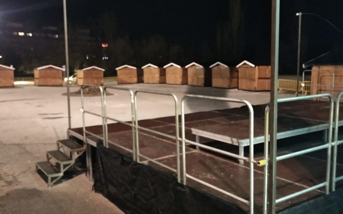 Mercadillo al calor de la hoguera para disfrutar la magia de Aínsa en Navidad