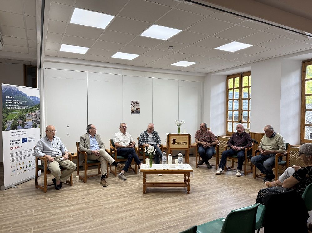 De izq a der representantes de DGA, DPH, MITECO, Pallaruelo, San Juan de Plan, Arreau y el pastor francés (2)