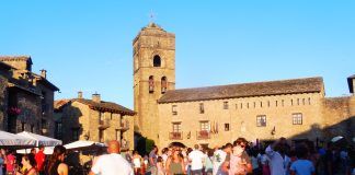 “Somontano en Ruta” regresa a Aínsa este sábado para inaugurar su festival con vino, tapas y arte