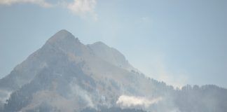 El incendio de Plan continúa activo