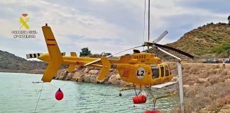 Rescatado el helicóptero accidentado en el embalse de Montearagón (Vídeo)