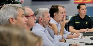 Un amplio operativo trabaja para consolidar el perímetro del incendio de Peñarroya de Tastavíns