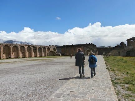 castillo_ainsa_pareja_de_espaldas_abril_2016