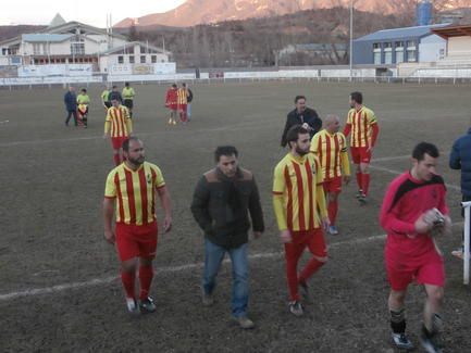 la_fueva_valerio_jugadores_en_ainsa_25_enero_0