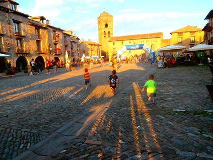 plaza_ainsa_26_junio_2015_ternua_1