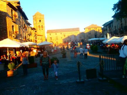 plaza_ainsa_julio_2016_madre_de_lara