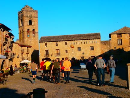 plaza_ainsa_mayo_2016