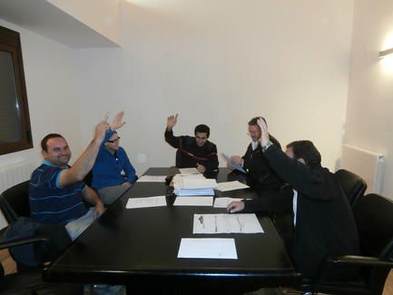 pleno_puertolas_oct_2015_mano_alzadas